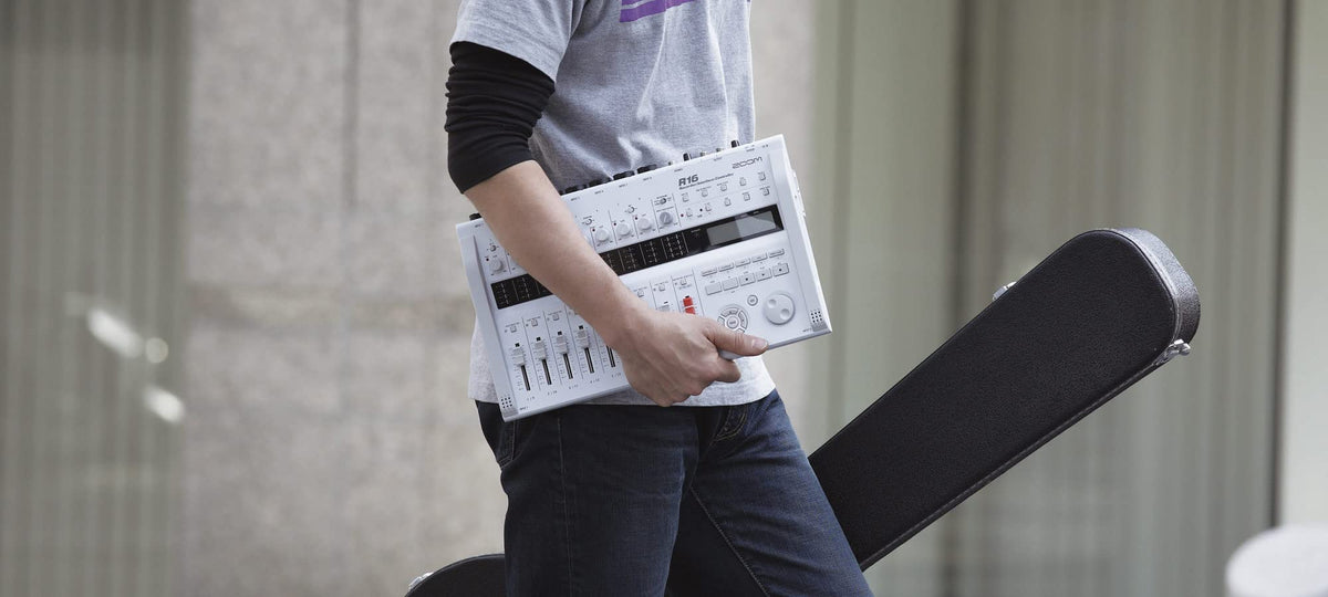 Multi-Track Tabletop Recorder with 8 XLR Combo Inputs Z30794